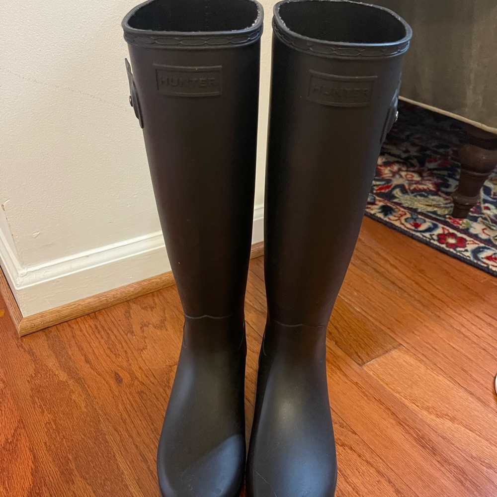 black hunter boots